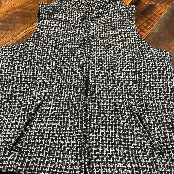 White House Black Market Tweed Mock Neck Puffer Vest Black White Size XL - Picture 2 of 9